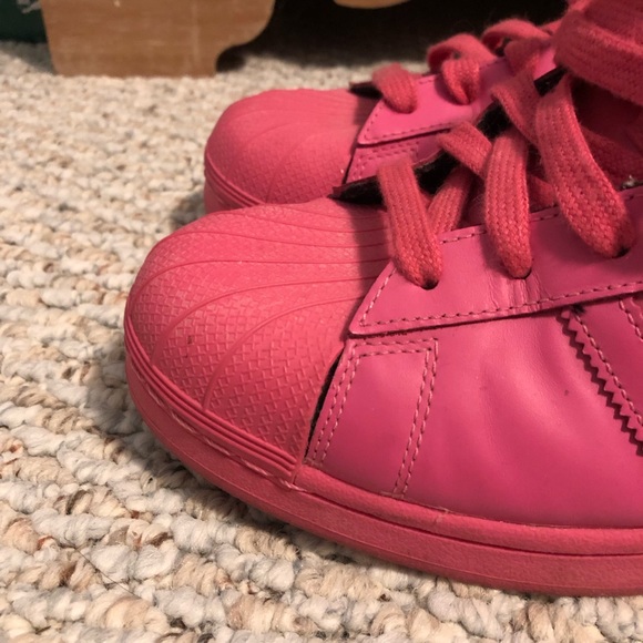 Adidas Men’s Hot Pink Pharrell Shell Toes size 12 - Picture 5 of 7